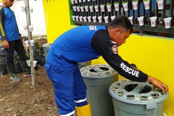 To boost productivity, Tagana in Solok City develops a fish farming business in bucket