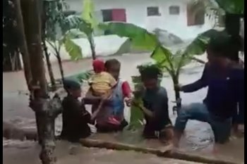 Banjir bandang landa  Bantaeng