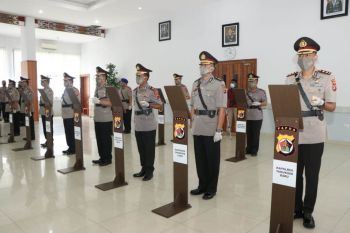 Kapolda Papua Irjen Paulus Waterpauw pimpin upacara pelantikan lima Kapolres