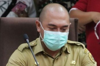 Satu keluarga pasien COVID-19 di Kupang dievakuasi ke RS