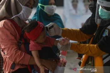 Pengawasan penumpang kapal di Pelabuhan Taipa