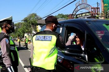 Polisi intensifkan penyekatan kendaraan masuk Temanggung