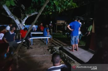 Hasil rapid tes pekerja reaktif, warga datangi kediaman camat