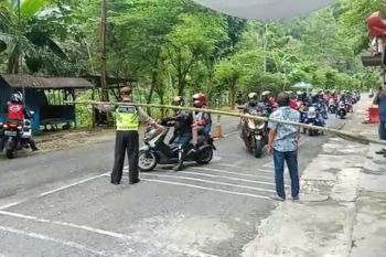 Gunung Kidul tolak ratusan kendaraan wisatawan menuju pantai