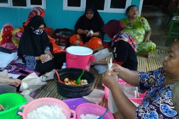 Jurnalis Peduli bagi makanan gratis untuk korban banjir di Sulsel