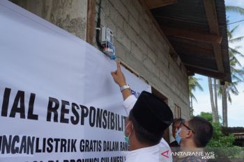 PLN Suluttenggo Peduli Beri CSR Sambungan Listrik Gratis