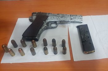 Warga serahkan senjata api beserta amunisi kepada polisi