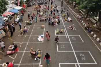 Belasan pedagang terjangkit COVID-19, Pasar Benjeng Gresik ditutup