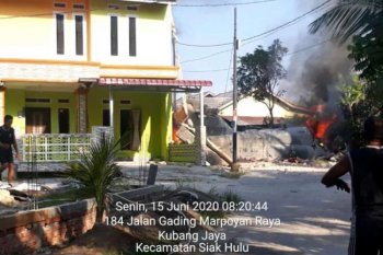 Pesawat TNI AU jatuh timpa rumah warga di Kampar Riau