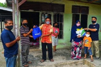 Warga Pangkalan Kerinci terbantu adanya bantuan sembako