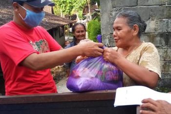 Hadapi pandemi, warga Mertoyudan saling berbagi