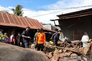 Bupati Bantaeng tinjau warga terdampak banjir