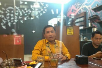 Bertepatan dengan ulang tahunnya, Azmi didapuk sebagai Ketua Perbakin Siak
