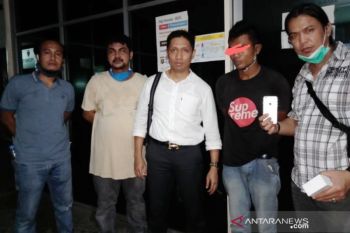 Kemarin, polisi di Padang tangkap lima pencuri gawai