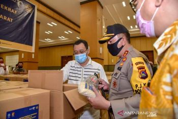 Kemenparekraf menyalurkan 15 ribu paket bantuan pekerja pariwisata NTB