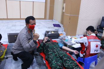 Polda Lampung gelar donor darah peringati Hari Bhayangkara ke-74