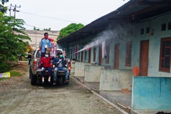 Sosialisasi dan penyemprotan disinfektan rutin dilakukan untuk cegah COVID-19