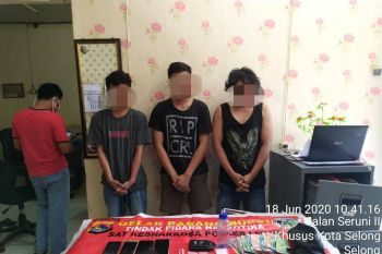 Pesta narkoba, 5 warga di Lombok Timur ditangkap
