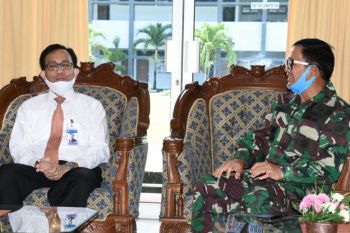 Danlantamal VIII siapkan KRI untuk penukaran uang di perbatasan