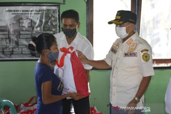 Wali Kota Kupang distribusikan sembako bantuan Presiden