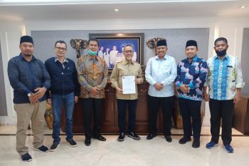 DPP PAN terbitkan SK Alfedri-Husni untuk Pilkada Siak 2020