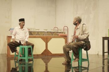 Pertunjukan dagelan Komedi Poetar dipertontonkan secara daring