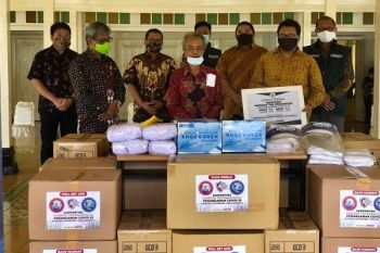 Pemda DIY menerima bantuan APD dari Yayasan Rumah Kita