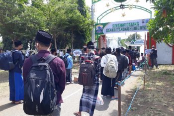 Ribuan santri Lirboyo Kediri jalani isolasi mandiri  di pesantren
