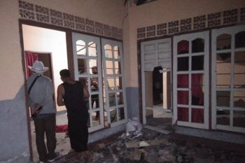 Diduga jadi tempat pencabulan bocah, rumah warga dilempari batu oleh orang tak dikenal
