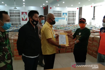 VDNI-OSS sumbang ratusan ribu APD dan 20 ton beras ke Pemrov Sultra