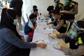Jakartans get free COVID-19 rapid and swab tests from National Police