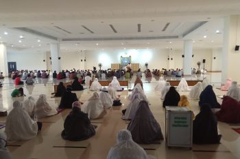 Sejumlah  masjid di Sumbar laksanakan  shalat gerhana matahari