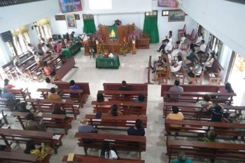 Jadi percontohan, Jemaat GMIM Sion Wioi mulai beribadah di gereja