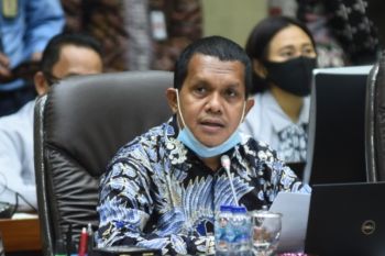 Melki Laka Lena berharap pemerintah buka lagi dialog soal UU Cipta Kerja