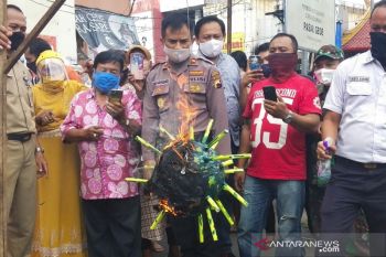 Pasar Gede Solo buat 30 tumpeng untuk keselamatan dari COVID-19