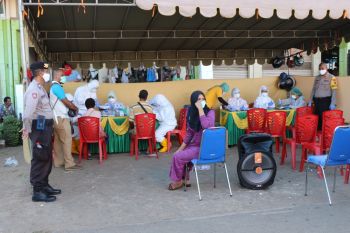 Polres Merauke gelar tes cepat gratis di Pasar Wamanggu
