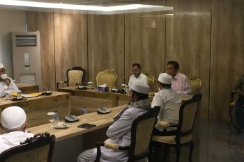 Azis Syamsuddin dan Sufmi Dasco temui perwakilan pendemo