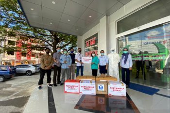 Pertamina donates personal protective gear to two Kupang hospitals