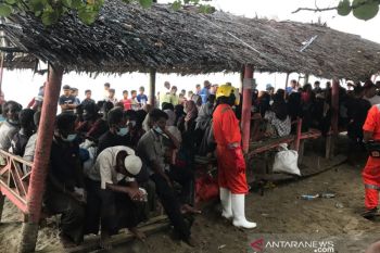 94 warga etnis Rohingya di Aceh Utara dievakuasi ke daratan