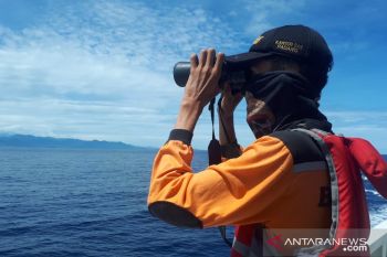 Tim gabungan sisir pantai cari tiga korban kapal tenggelam