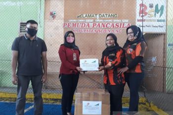 PPT RBBE salurkan APD ke pemuda pancasila Sijunjung