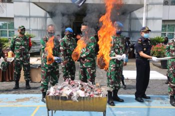 Bea Cukai musnahkan barang selundupan hasil operasi Lanal di Jambi