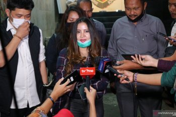 Putri John Kei membesuk sang ayah di Rutan Polda Metro Jaya