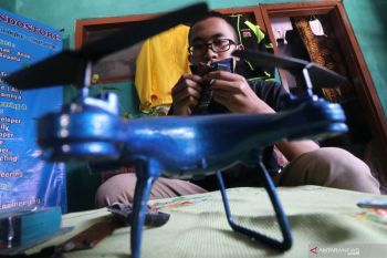 Drone Bertenaga Asam Pohon Pepaya