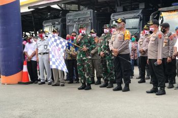 Danrem 172/PWY melepas bakti sosial HUT Bhayangkara ke-74 Polda Papua