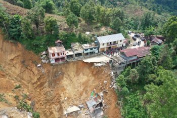 Alih fungsi lahan diduga sebabkan longsor poros Palopo-Toraja Utara