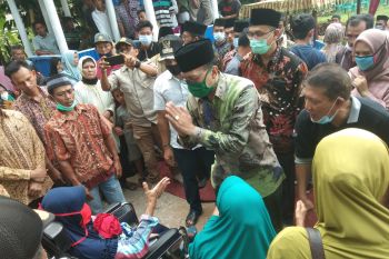 Bupati upayakan lapangan sepak bola di kampung Indra Sjafri bebas abrasi sungai (Video)