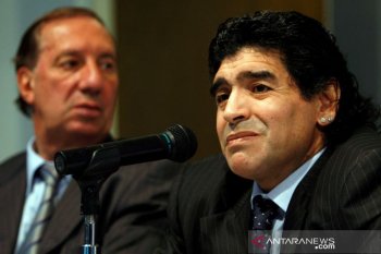 Mantan pelatih Argentina Bilardo  positif virus corona