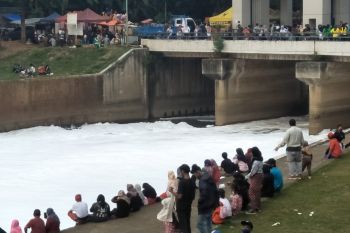 Ada pemandangan unik sungai "bersalju" di lokasi CFD BKT