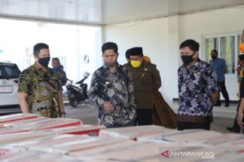 Masyarakat Buton menerima 350 paket kebutuhan pokok dari Pemprov Sultra